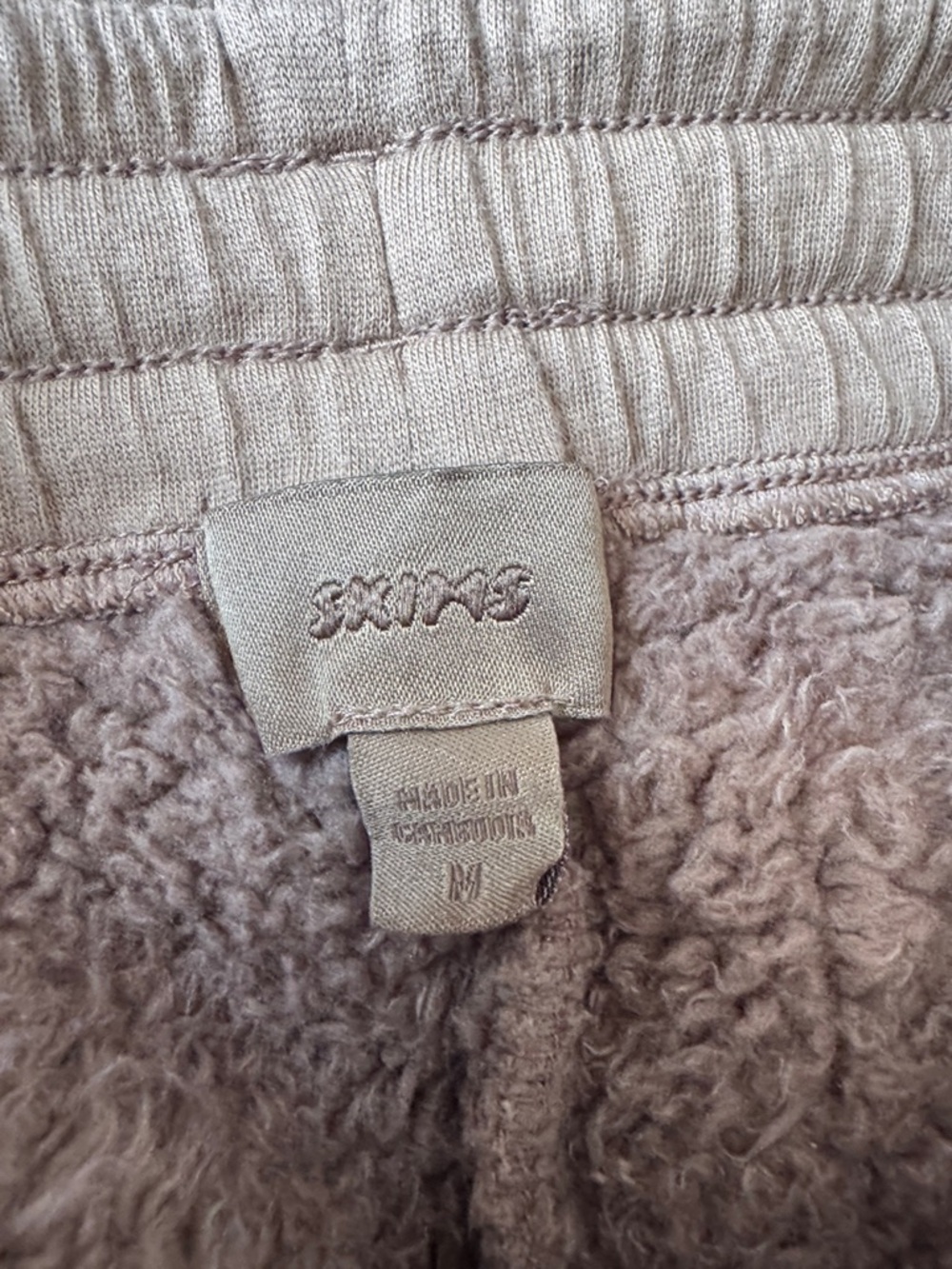 SKIMS Cozy Sherpa Sweatpants in Light Taupe - Picture 2 of 6